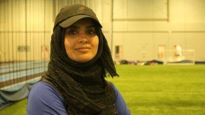 Afghan woman starts life — and cricket career — over in Fredericton - cbc.ca - Britain - Canada - Afghanistan