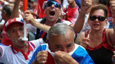 Costa Rica coach glad he kept faith with veterans