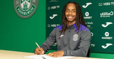Jair Tavares completes Hibs move as Lee Johnson hails signing 'coup' after landing Portuguese winger