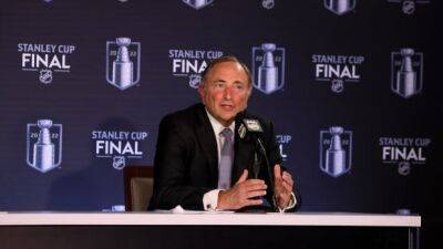 NHL commissioner Gary Bettman says league projected to set revenue record this season