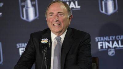 Bettman says NHL projected to set revenue record this season