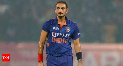 Rishabh Pant - Since I can't bowl at express pace, I have to keep developing my skills: Harshal Patel - timesofindia.indiatimes.com - South Africa - India