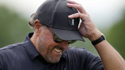 Phil Mickelson - Charlie Riedel - Rob Carr - US Open 2022: Phil Mickelson faces cheers and jeers as he struggles in first round - foxnews.com - Usa - Saudi Arabia - state Massachusets