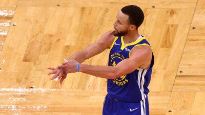 Warriors' Steph Curry taunts Celtics fans after hitting deep three-pointer