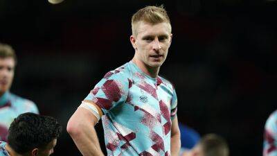 Championship - Ben Mee bids fond farewell to Burnley fans with full-page ad in local paper - bt.com - Manchester