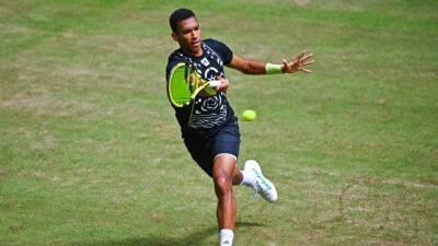 Auger-Aliassime falls to Hurkacz in quarter-finals at Halle Open
