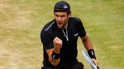 Matteo Berrettini - Marin Cilic 252 (252) - Matteo Berrettini on course to retain Queen's Club title after powering past Botic van de Zandschlup - eurosport.com - Britain - Italy - Australia