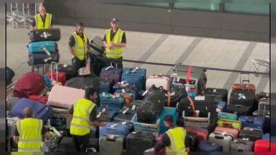 London - Chaos at Heathrow Airport as a baggage system malfunction causes pile-up - euronews.com - Britain - Eu