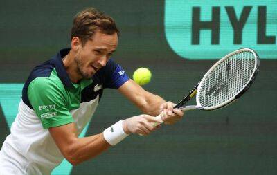 Medvedev fumes at coach during defeat to Hurkacz in Halle final