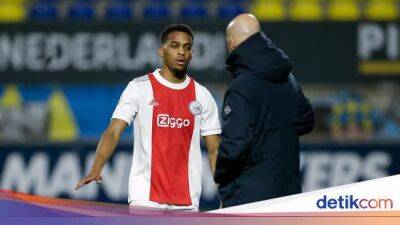 Van Gaal Jadi Biang Bek Ajax Ini Tolak Man United?
