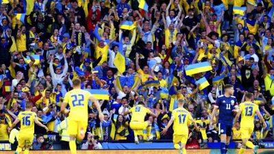 Callum Macgregor - Andriy Yarmolenko - Ukraine - Ukraine thrash Scotland 3-1 in emotional World Cup qualifier - euronews.com - Russia - Qatar - Ukraine - Scotland - Usa - Iran