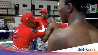 Viral! Petinju Kena Bogem Mentah Pelatih Lawan yang Kesal - sport.detik.com - South Africa