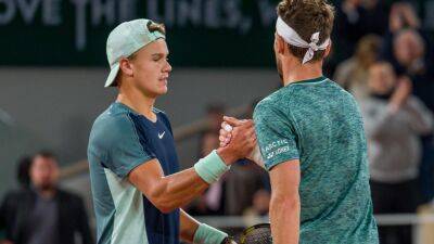 French Open - ‘That was pretty frosty’ - Holger Rune handshake with Casper Ruud analysed by Henman and Corretja