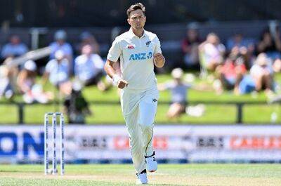 New Zealand include Boult as they bat against England at Lord's