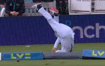 Michael Vaughan - Matt Parkinson - Jack Leach out of Test match with concussion after freak boundary rope incident - msn.com - New Zealand