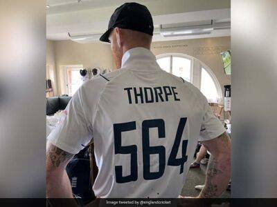Chris Silverwood - Ashley Giles - Graham Thorpe - Ben Stokes Dons Special Graham Thorpe During Toss Against New Zealand - sports.ndtv.com - Britain - Australia - New Zealand - Afghanistan -  Sheffield