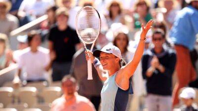 Iga Swiatek routs Daria Kasatkina to reach French Open final