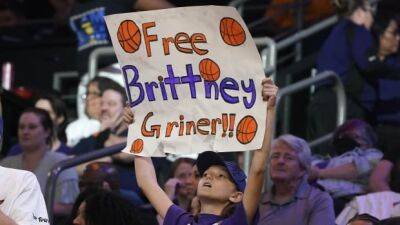 Brittney Griner able to receive, answer fellow WNBA players' emails from Russia