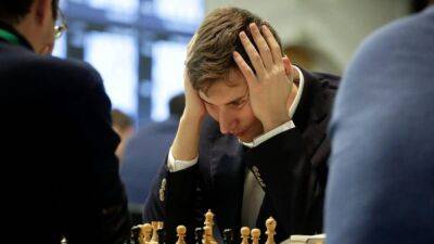 Chess-Putin gives award to grandmaster banned for backing Ukraine invasion