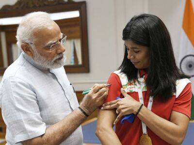 PM Modi Meets World Champion Boxer Nikhat Zareen And Other Medallists From Women's World Championships