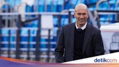 Zidane Lebih Tertarik Latih Prancis Ketimbang PSG