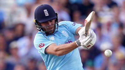 Phil Salt in tune with Matthew Mott’s England expectations after maiden hundred