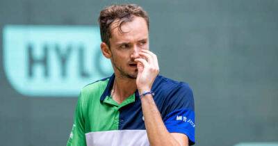 WATCH: Daniil Medvedev has meltdown during Halle final, yells at his coach, who then storms off court