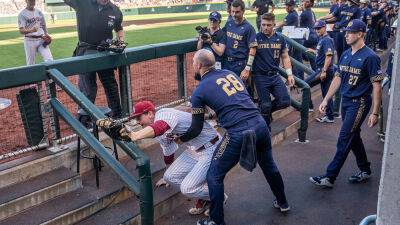 Oklahoma's Blake Robertson makes incredible diving catch into Notre Dame dugout - foxnews.com - Usa - Ireland -  Virginia - state Tennessee - state Oklahoma