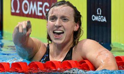 Katie Ledecky - Katie Ledecky claims 17th world title with 1500m freestyle victory - theguardian.com - Britain - Usa - Australia - Romania -  Tokyo - South Korea -  Bucharest