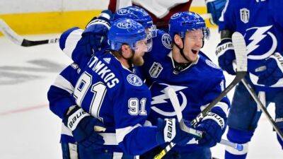 Lightning bounce back with emphatic blowout over Avalanche in Stanley Cup final