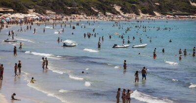 Brits face £650 fine for using sea as a toilet in Spain