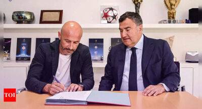Vincenzo Italiano - Fiorentina boss Vincenzo Italiano extends contract until 2024 - timesofindia.indiatimes.com - Germany - Italy - Saudi Arabia - county Florence