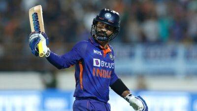 "Talking About Range...": Former India Star Likens Dinesh Karthik's Shot-Making With AB de Villiers