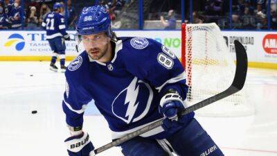 Kucherov in, Point out for Lightning in Game 4