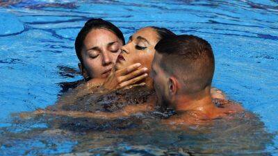 American swimmer Anita Alvarez rescued by her coach after fainting and sinking at the World Aquatics Championships - eurosport.com - Britain - Usa -  Budapest