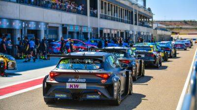 WTCR fans go for free as MotorLand Aragon opens its doors for Friday evening Pit Lane Walk