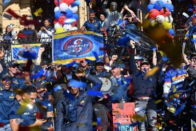 WATCH | Cape Town turns out in their droves to celebrate champion Stormers on city parade