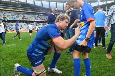 Leo Cullen - Gareth Anscombe - Warrick Gelant - Marcell Coetzee - Jacques Nienaber - Evan Roos - Vincent Tshituka - Stormers star Roos scoops URC Player of the Season award - news24.com - South Africa - county Ulster