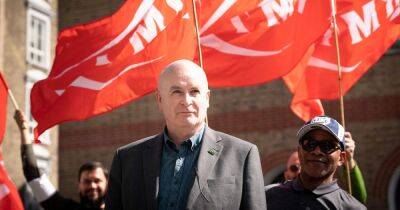 Weekend travel warning as rail strikes continue - manchestereveningnews.co.uk - Britain