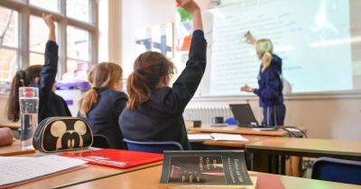 Struggling parents can claim up to £150 on school uniforms - manchestereveningnews.co.uk - Britain