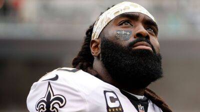 New Orleans Saints sign LB Demario Davis to one-year extension, sources say