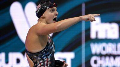 Michael Phelps - Katie Ledecky - Katie Ledecky completes 4-for-4 swim worlds with 5-peat - nbcsports.com - Usa - Australia -  Tokyo - county White -  Budapest
