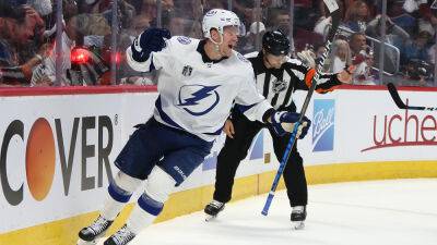 Stanley Cup 2022: Ondrej Palat's goal keeps Lightning alive against Avalanche