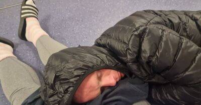 "A&E? Don't bother": Man 'struggling to breathe' forced to lie down on hospital floor in 'horrendous' 10-hour wait - manchestereveningnews.co.uk