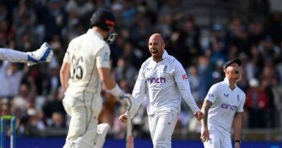 England take late wickets to leave Test on knife-edge
