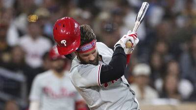 Phillies' Bryce Harper suffers broken thumb after getting hit by pitch