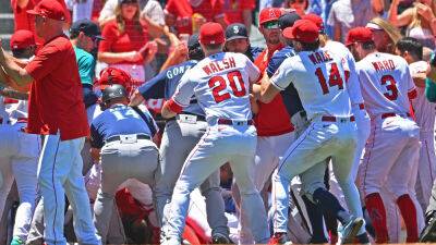 Phil Nevin - Angels, Mariners players brawl in 2nd inning; Raisel Iglesias throws sunflower seeds onto field - foxnews.com - Usa - Los Angeles -  Los Angeles - state California -  Seattle
