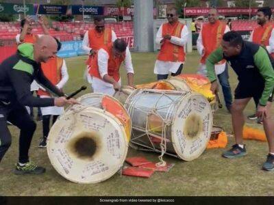 Watch: Ex-England Cricketers Play Dhol To 'We Will Rock You' In India vs Leicestershire Tour Game