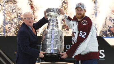 Gary Bettman - Gabriel Landeskog - Daly hands Stanley Cup to Avalanche in Bettman's absence - tsn.ca - county St. Louis - state Colorado