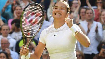 Emma Raducanu delights Wimbledon crowd with straight-sets victory over Alison van Uytvanck